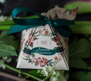 علبة حلوى الهرم